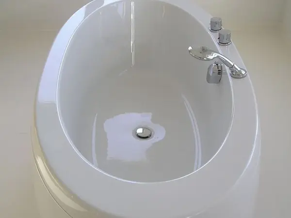 Wolnostojąca wanna z baterią